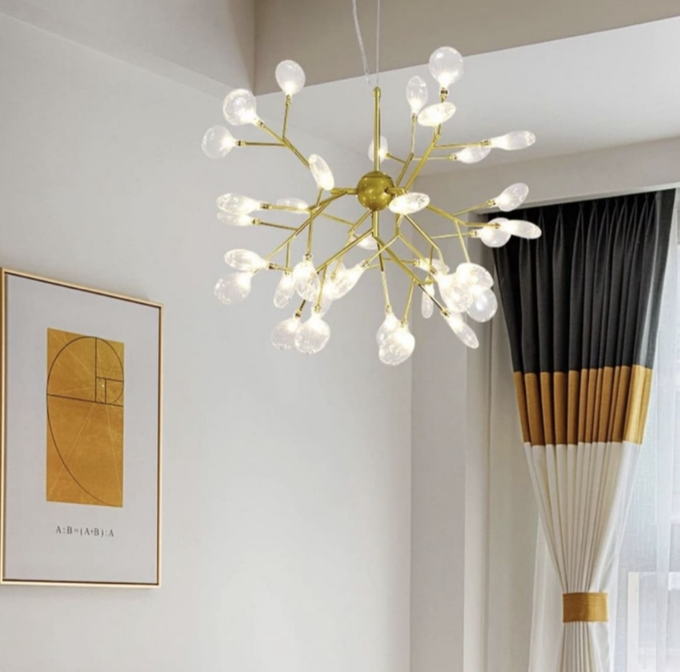 СУЧАСНА КАСКАДНА ЛИСТОВА ЛЮСТРА В ЗОЛОТИСТОМУ КОРПУСІ НА 27 ЛАМП З ПЛАФОНАМИ БІЛИЙ МАТОВИЙ/ПРОЗОРИЙ/ГРАФІТ, фото 1