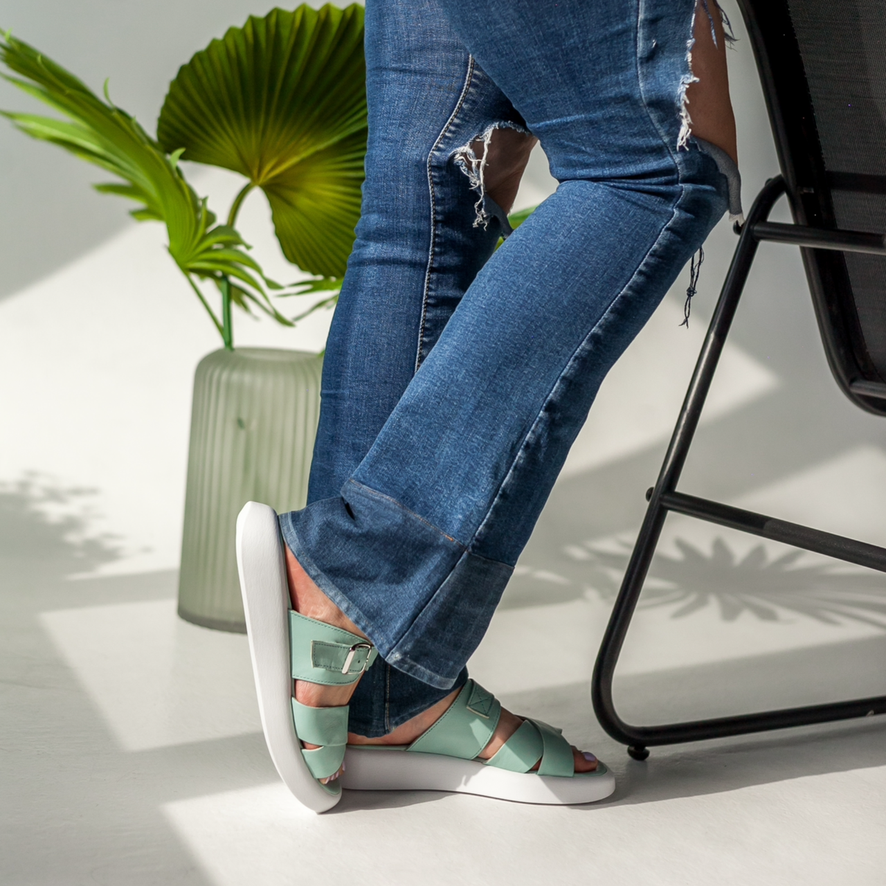 Шльопанці жіночі шкіряні небесного кольору “Style Shoes”