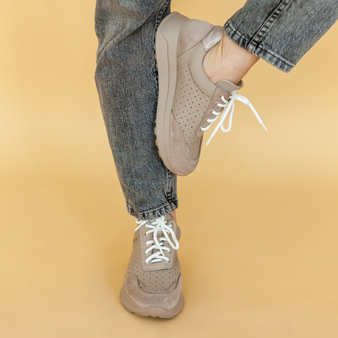 Кросівки жіночі шкіряні літні бежевого кольору “Style Shoes”