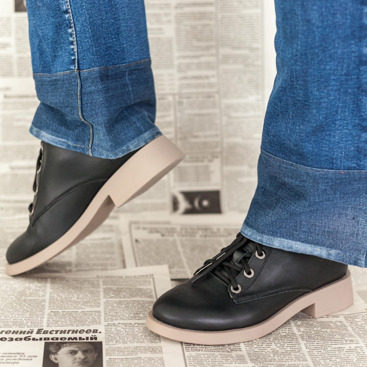 Туфлі жіночі зі шкіри чорного кольору на бежевій підошві “Style Shoes”