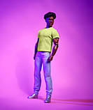 Колекційна лялька Barbie Looks Ken № 25 з кучерявим чорним волоссям та сучасною модою Y2K HRM17, фото 3