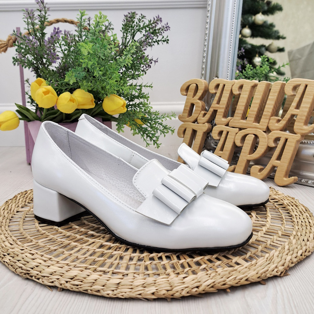 Туфлі жіночі лакові на невисокому стійкому підборі. Колір білий, фото 1