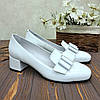 Туфлі жіночі лакові на невисокому стійкому підборі. Колір білий, фото 2