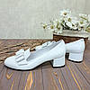 Туфлі жіночі лакові на невисокому стійкому підборі. Колір білий, фото 6