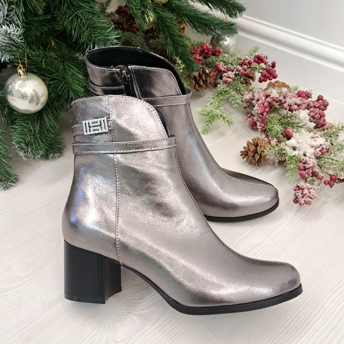 Напівчеревики шкіряні на невисокому підборі, колір платина, фото 1