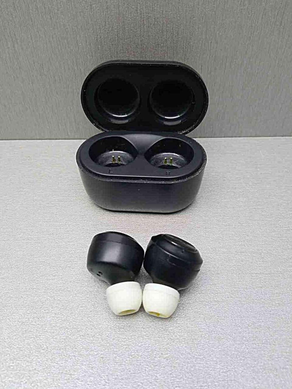 A6z earbuds hotsell