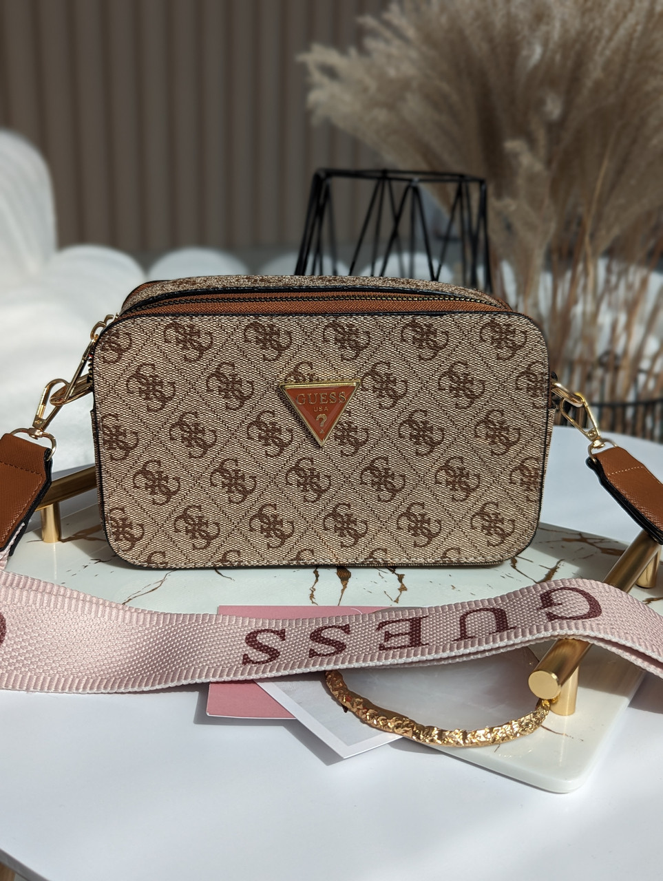 Жіноча сумка крос-боді бежева Guess, Гесс