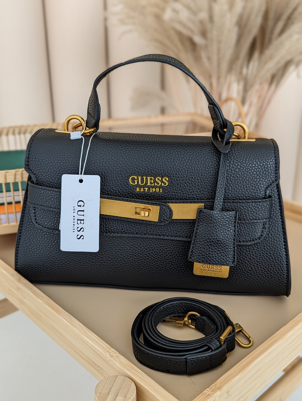 Жіноча сумка Guess Enisa чорний Гес