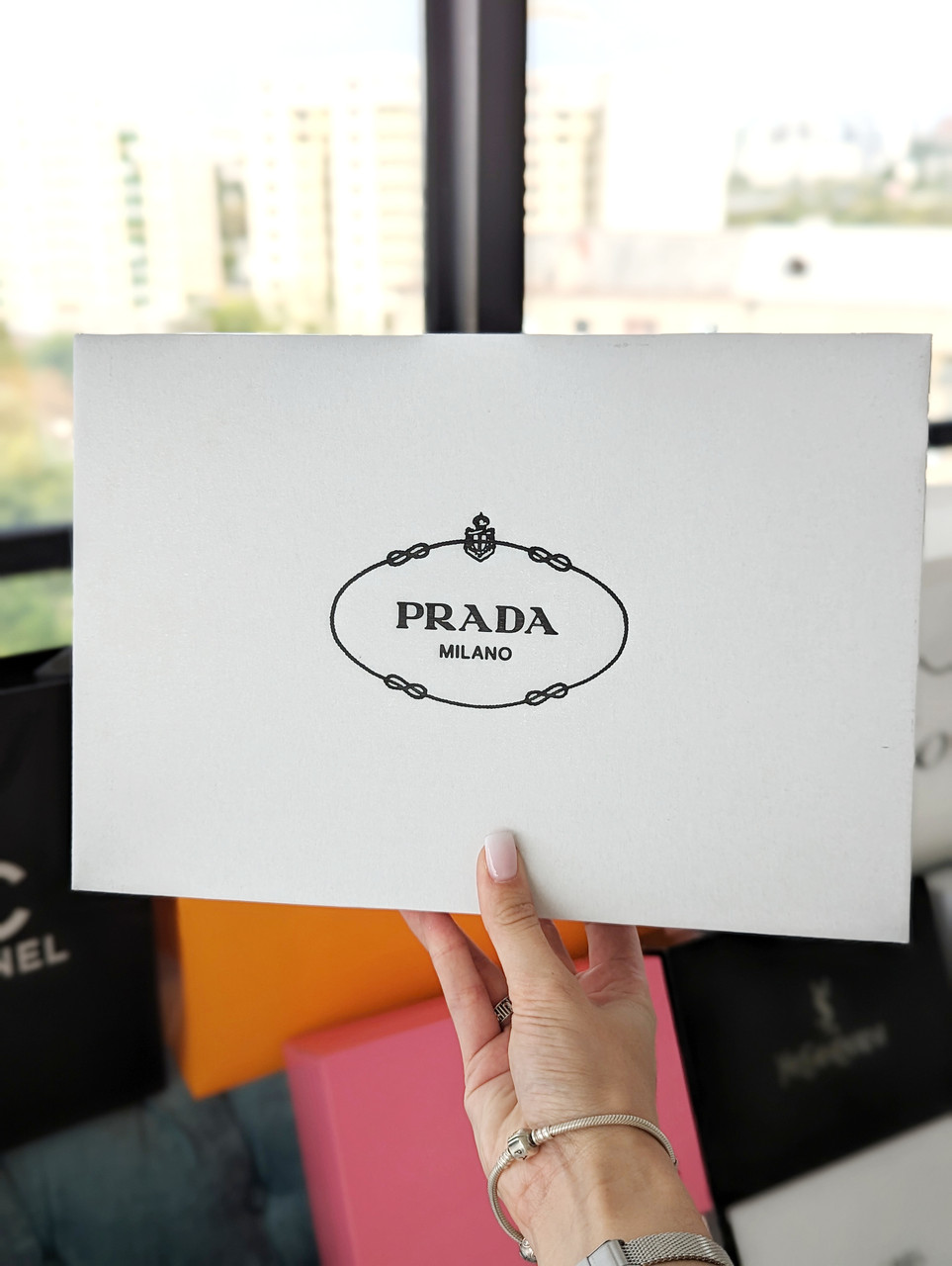 Фірмова коробка Prada, пачка на подарунок. Подарункова брендова упаковка Прада