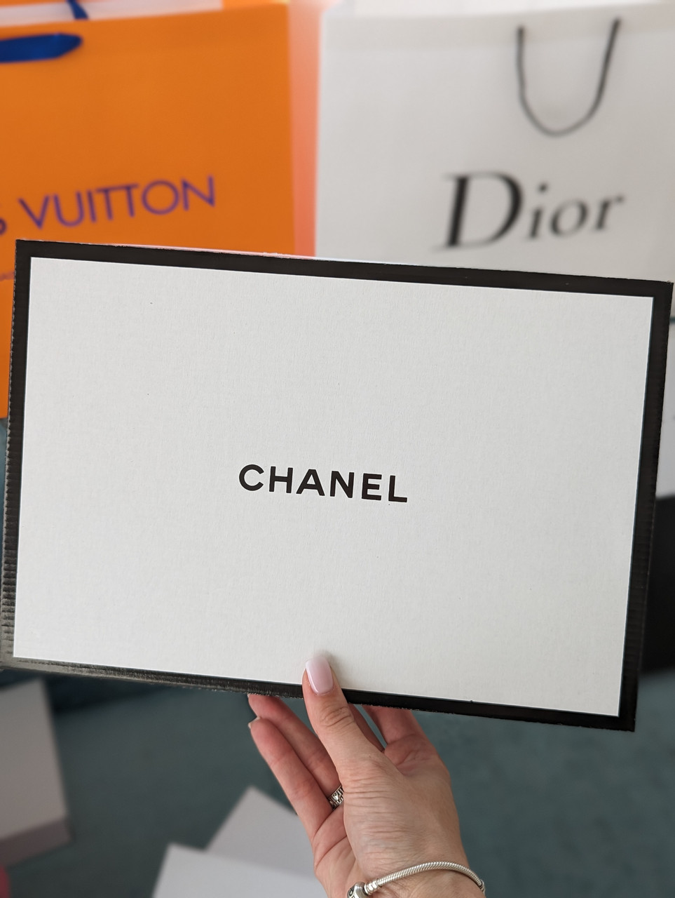 Фірмова коробка Chanel, пачка на подарунок. Подарункова брендова упаковка Шанель