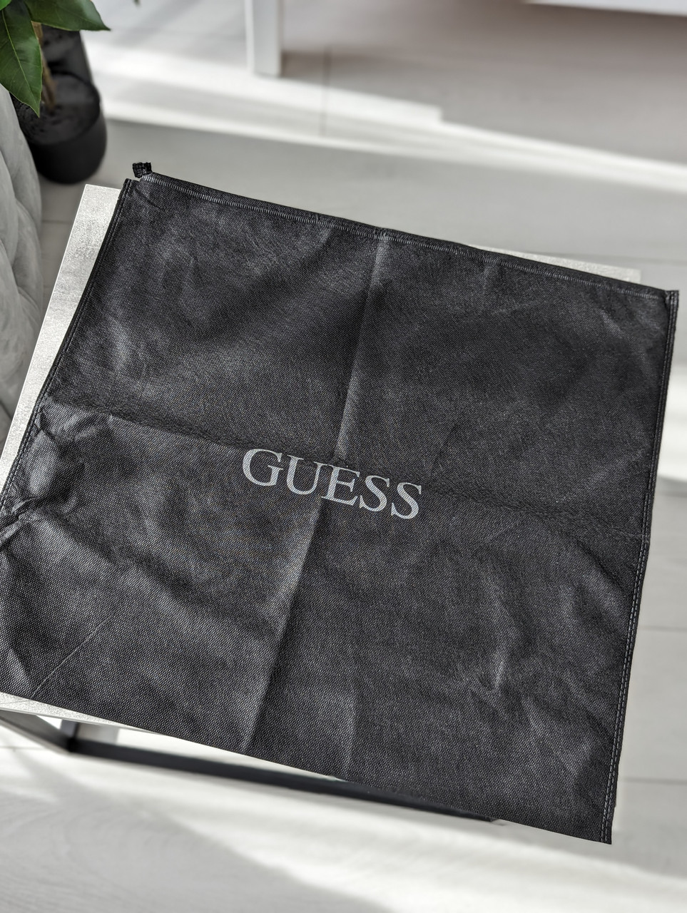 Фірмове паковання пильник, чохол великий Guess, паковання на подарунок. Подарункове брендове паковання Гесс
