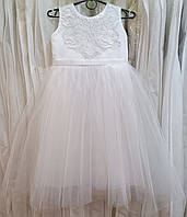 Нежное белое нарядное детское платье-маечка с вышивкой бисером на 6-8 лет