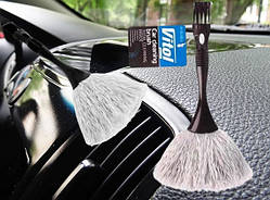 Щітка для змітання пилу в салоні автомобіля