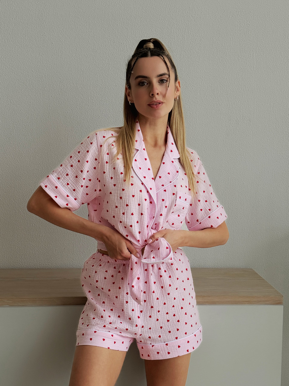 Піжама жіноча МУСЛІН СОРОЧКА І ШОРТИ СЕРЦЯ ЧЕРВОНІ дрібні 3 КОЛЬОРИ, фото 1