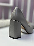 Туфлі човники жіночі сірі на широкому підборі рептилія натуральна шкіра, фото 5