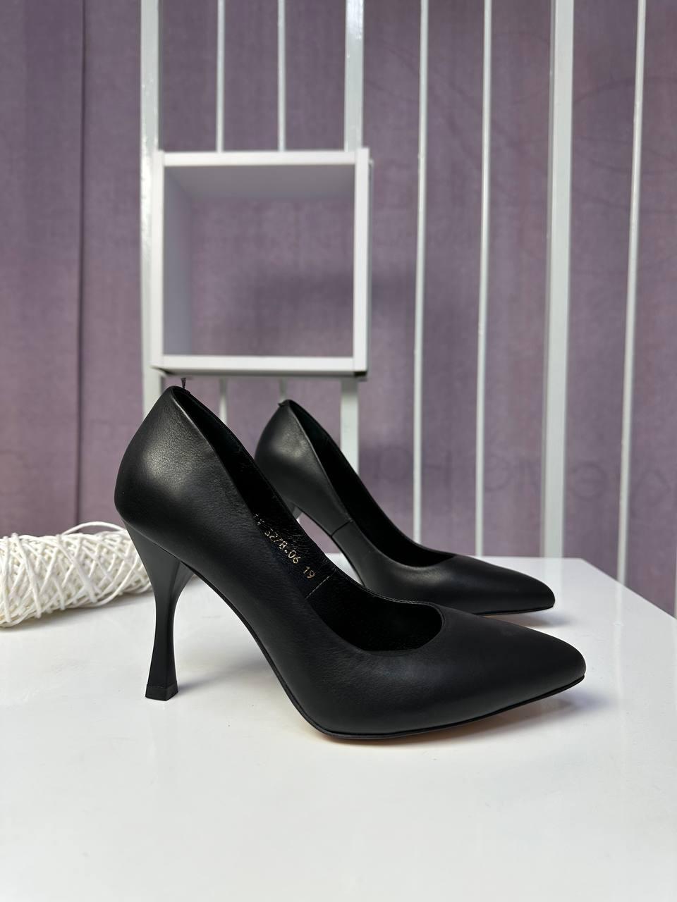Туфлі жіночі чорні на підборах класичні натуральна шкіра, фото 1