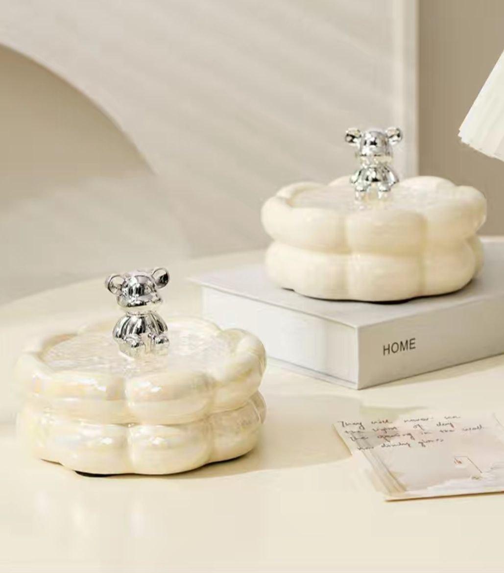 Кругла попільничка біла з кришкою ведмідь