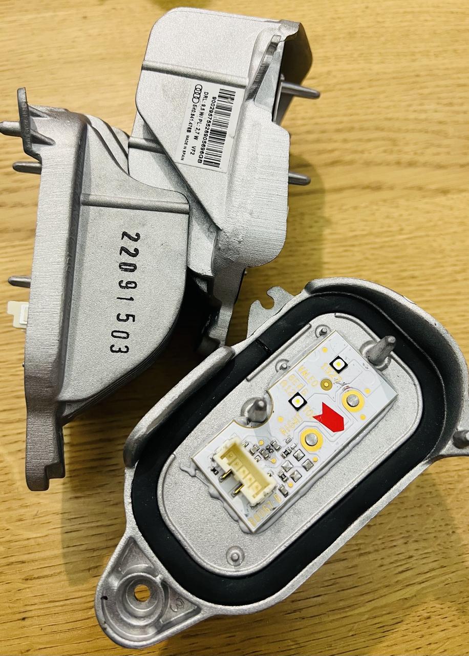 Оригінал Right LED модуль DRL Ауди Q5/ Audi Q5 LCI 8r0941476b 8r0941476A