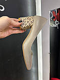 Туфлі жіночі бежеві на широкому підборі леопард класичні натуральна шкіра, фото 3