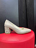 Туфлі жіночі бежеві на широкому підборі леопард класичні натуральна шкіра, фото 2