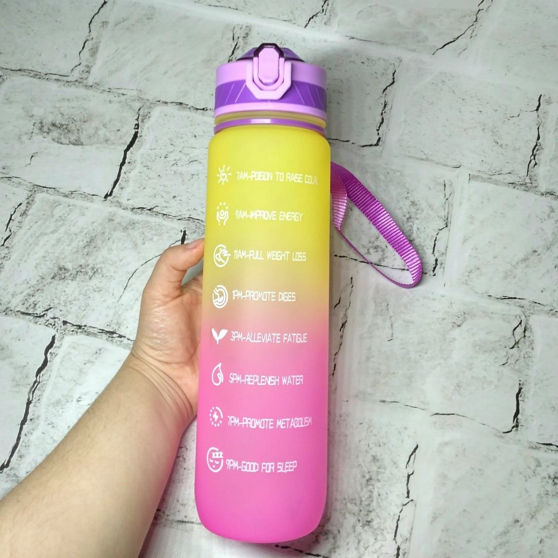 Пляшка спортивна для води з ручкою та трубочкою пластик soft-touch Різнокольорова 1000 мл 27,5х7 см (67-4339)