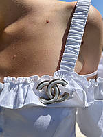 Брошка з логотипом білого кольору