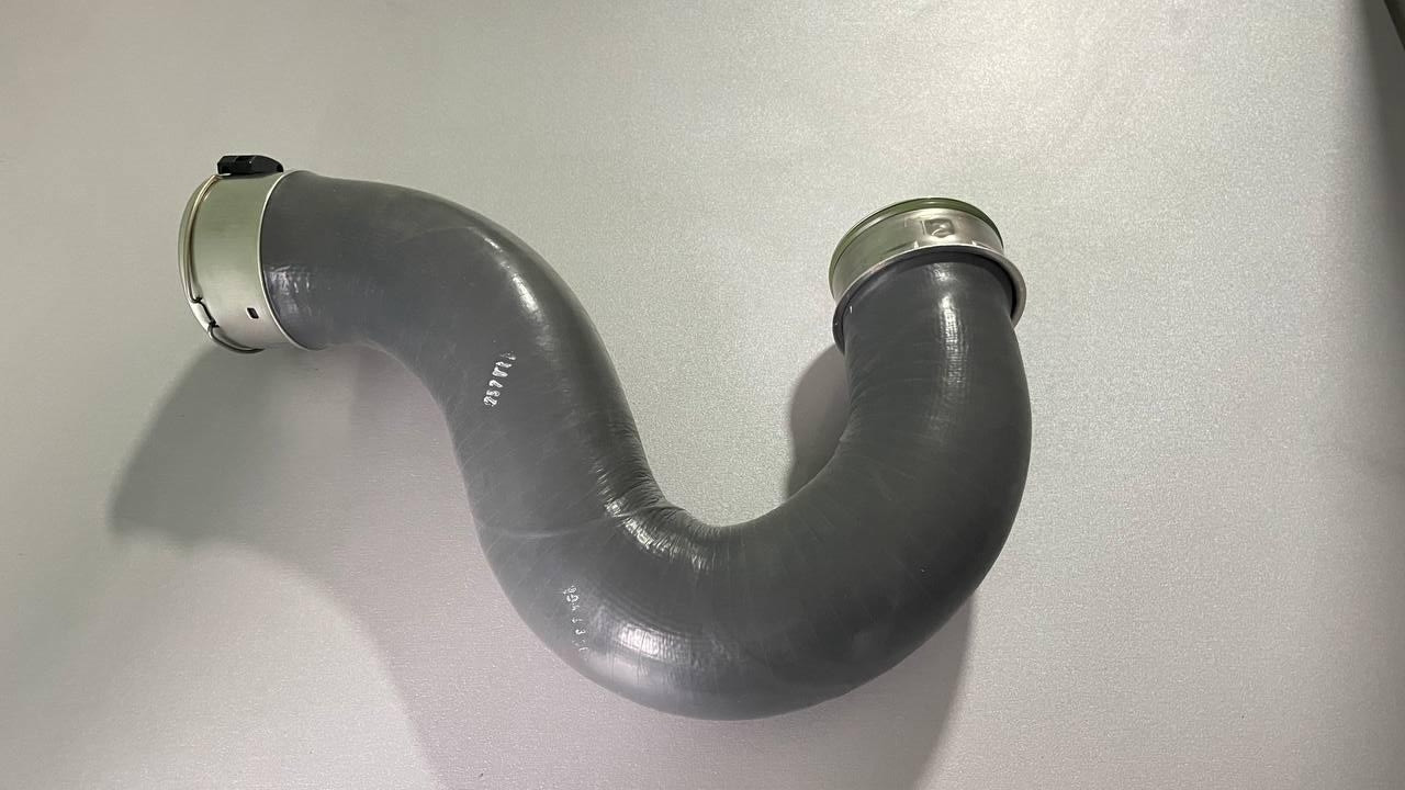 Патрубок інтеркулера нижній лівий Mercedes Sprinter W906 W907 OM642 3.0 CDI (319 419 519) 906 528 25 82, фото 1