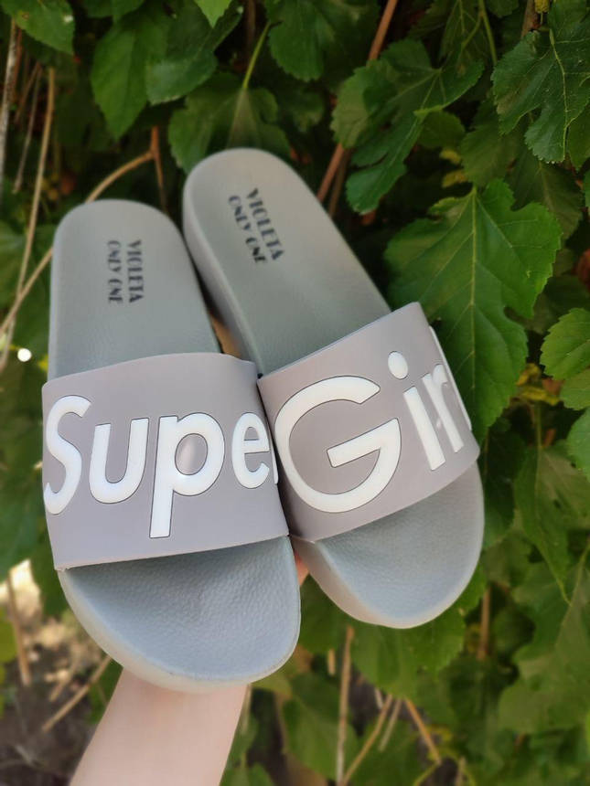 Шльопанці СІРІ Super Girl срібні на танкетці Шльопкі на платформі тапочки тапки жіночі пляжні, фото 1