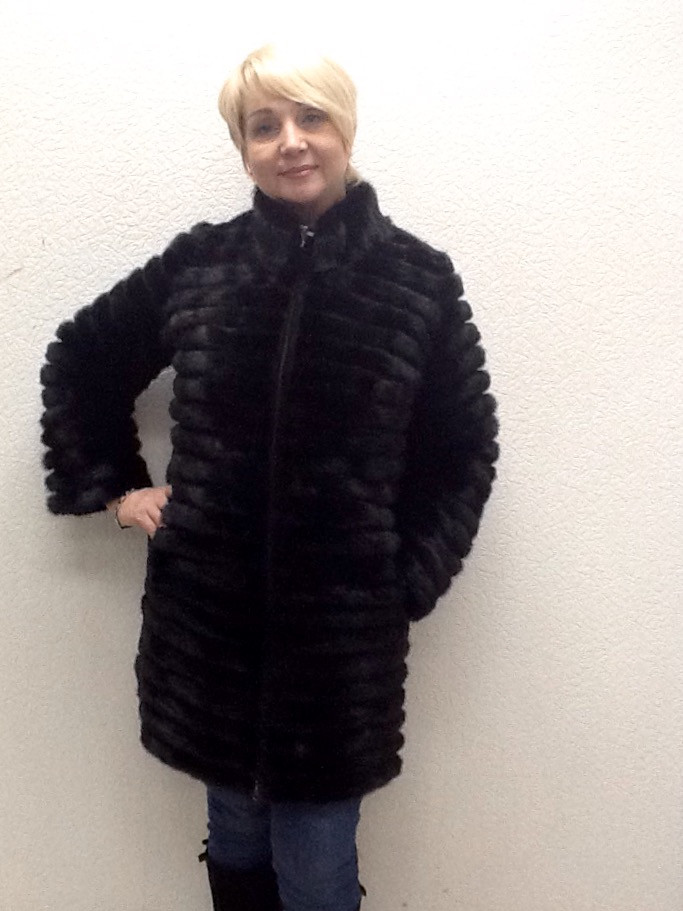Шуба из норки женская черная мини поперечка с воротником стойка и съемный рукав, фото 1