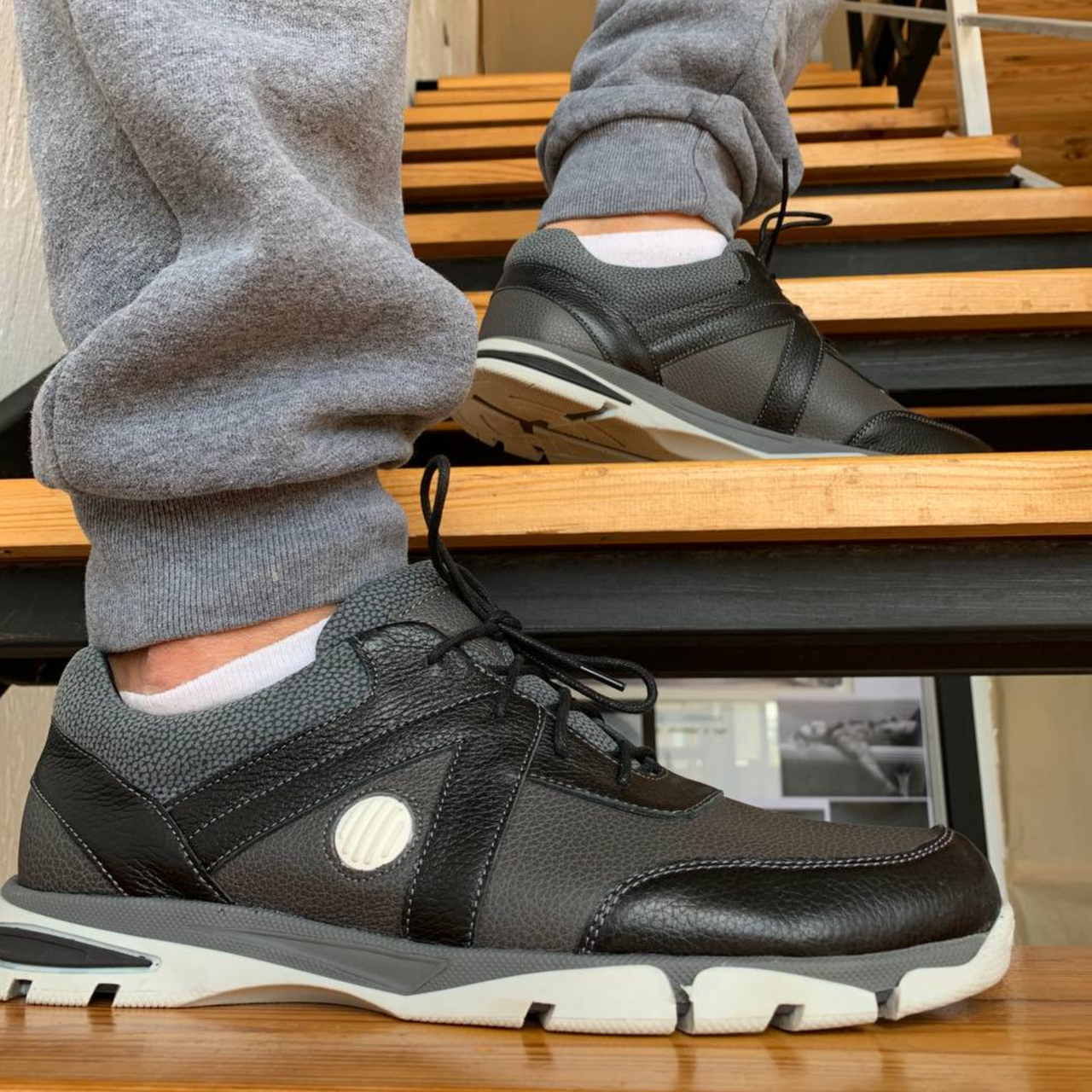 Чоловічі кросівки зі шкіри сірого кольору «Style Shoes»