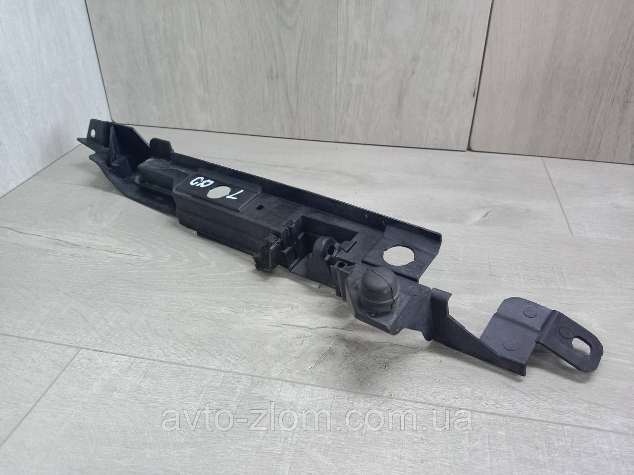 Кронштейн переднього крила Opel Corsa D. Опель Корса Д. Лівий. 13266903., фото 1