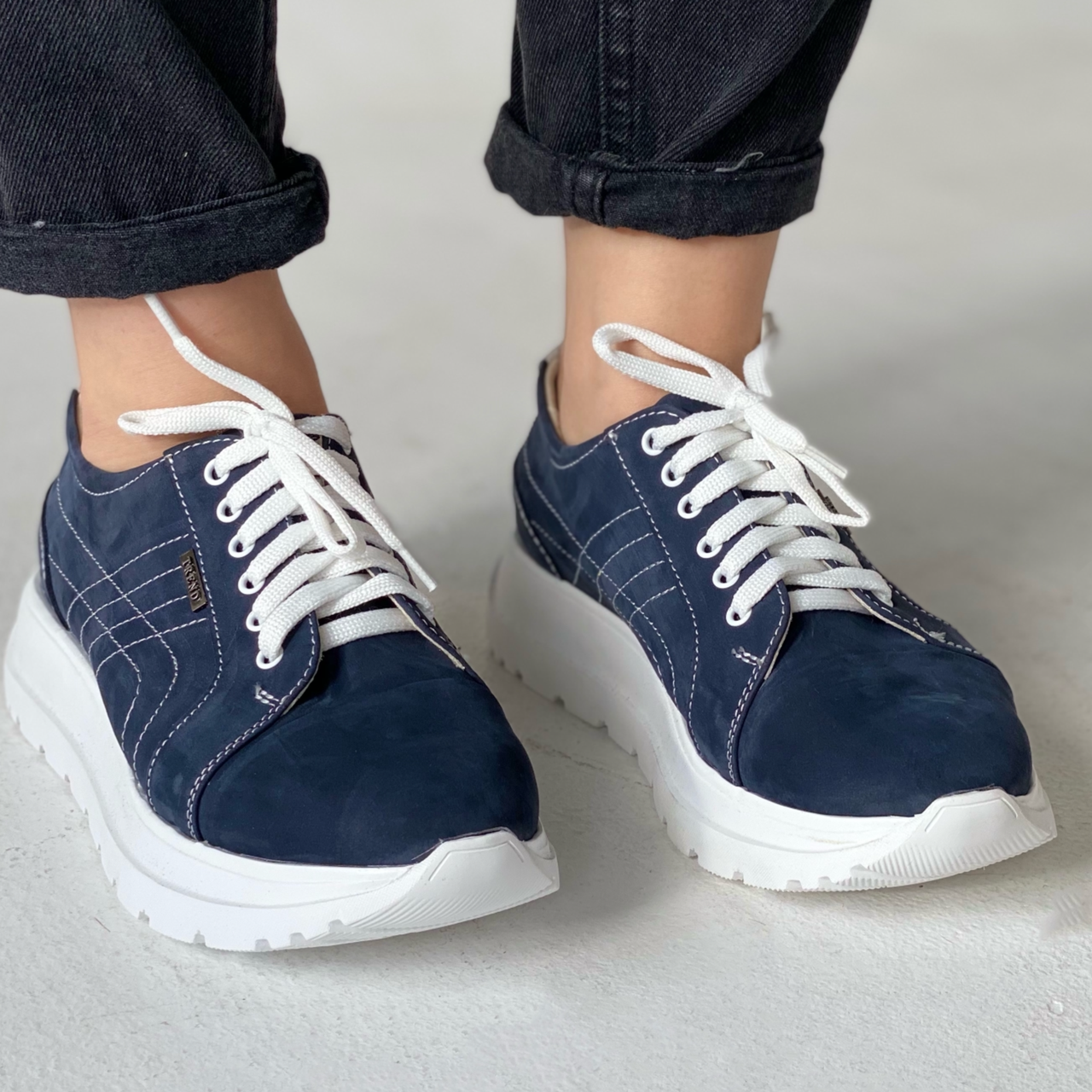 Жіночі кросівки з синього нубука "Style Shoes" 38