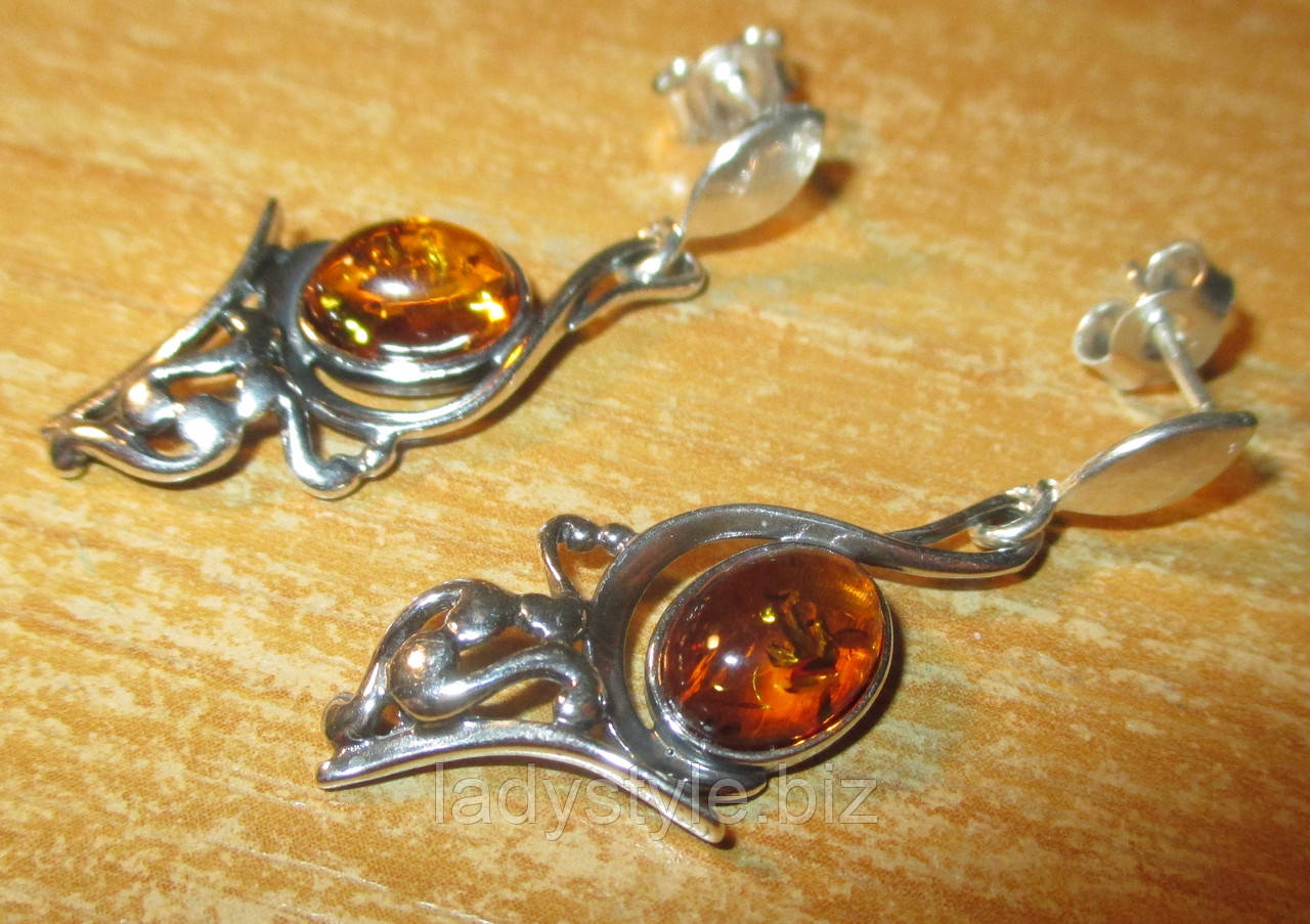 Серебряные серьги-гвоздики с натуральным янтарем "Красотка" - фото 2 - id-p414897665