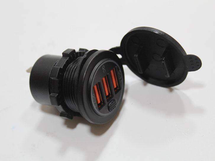 Гніздо прикурювача 12/24v 3USB — QC 3,0, врізне з кришкою, колір підсвітки червоний, кнопка вмик./вимк.
