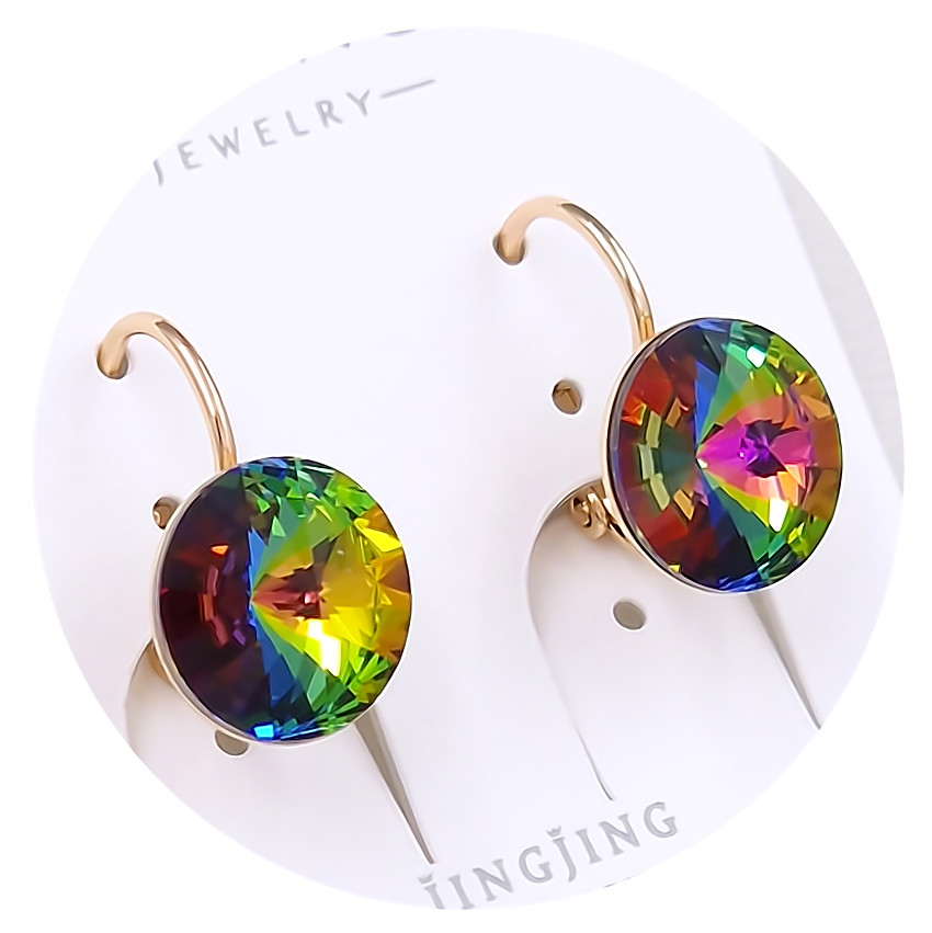 Сережки XР. Позолота 18К. Камені: Swarovski зелений хамелеон. Довжина: 17 мм. Ширина: 10 мм.