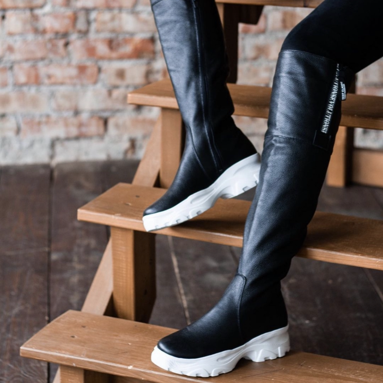 Ботфорти шкіряні жіночі демісезонні спортивного стилю чорного кольору 37 розмір, фото 1