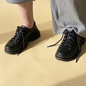 Туфлі жіночі із шкіри чорного кольору на тракторній підошві “Style Shoes”
