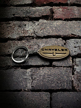 Брелок з дерева Chrysler