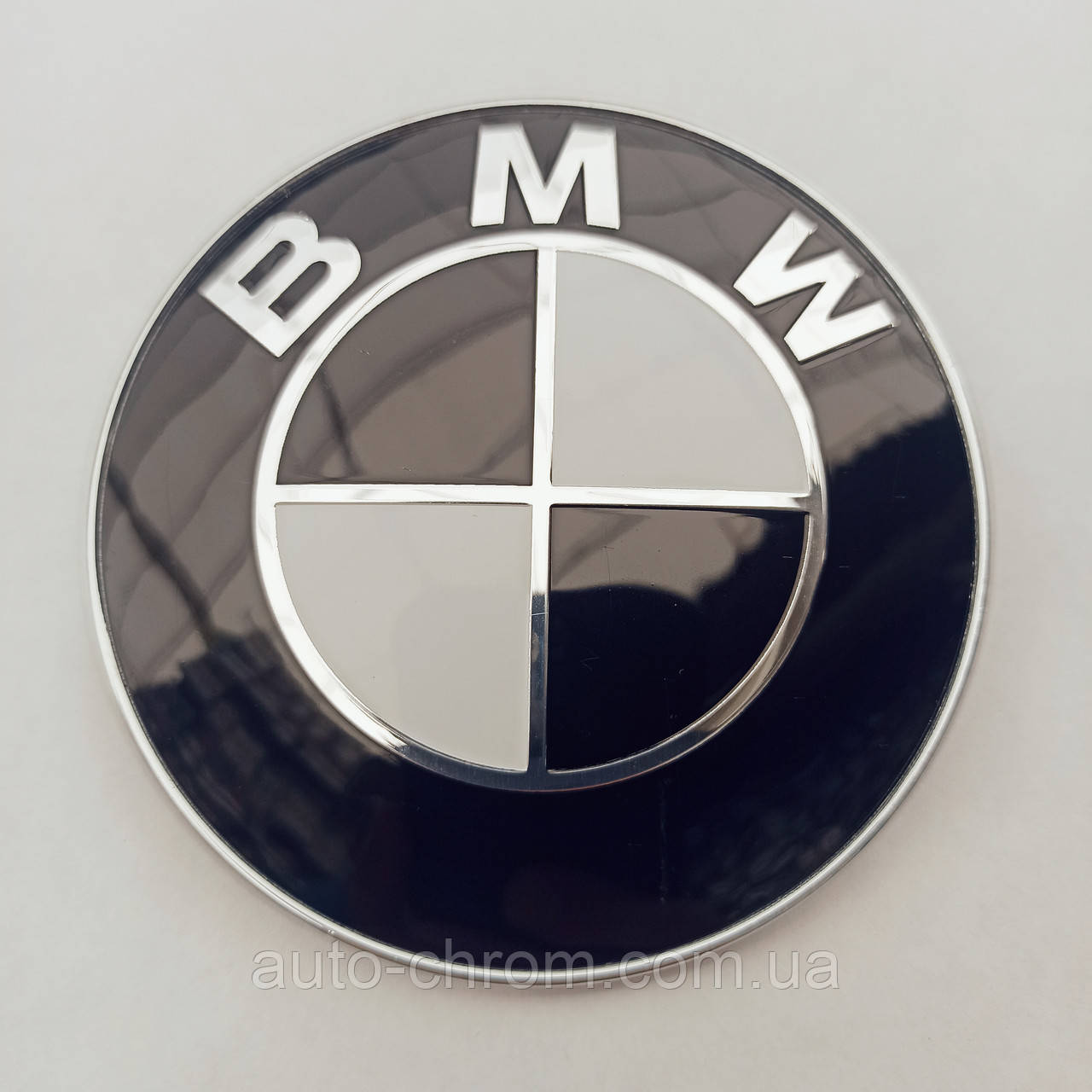 Емблема BMW 78 мм на багажник чорно-біла