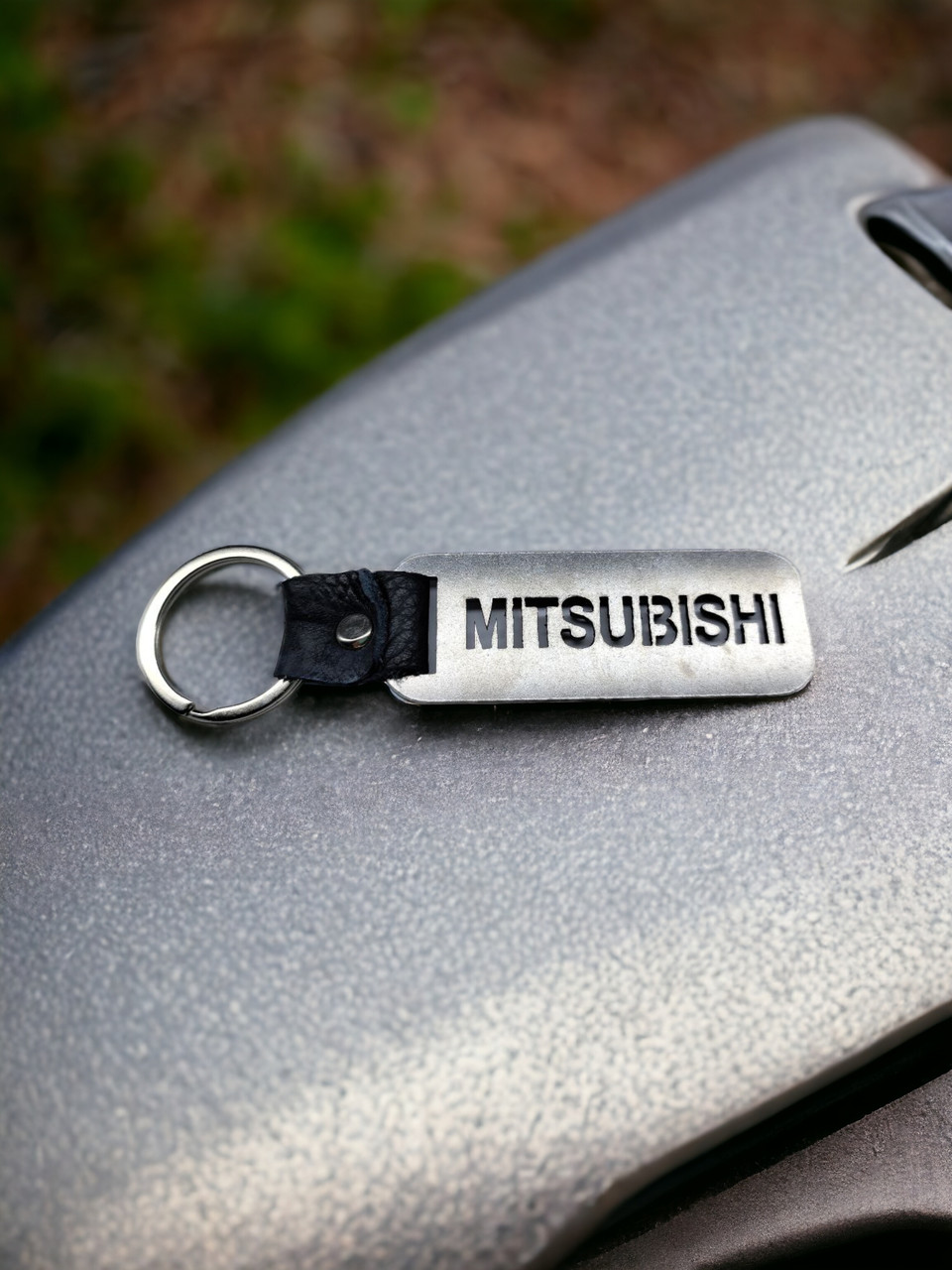 Брелок з металу та назвою марки Mitsubishi, фото 1