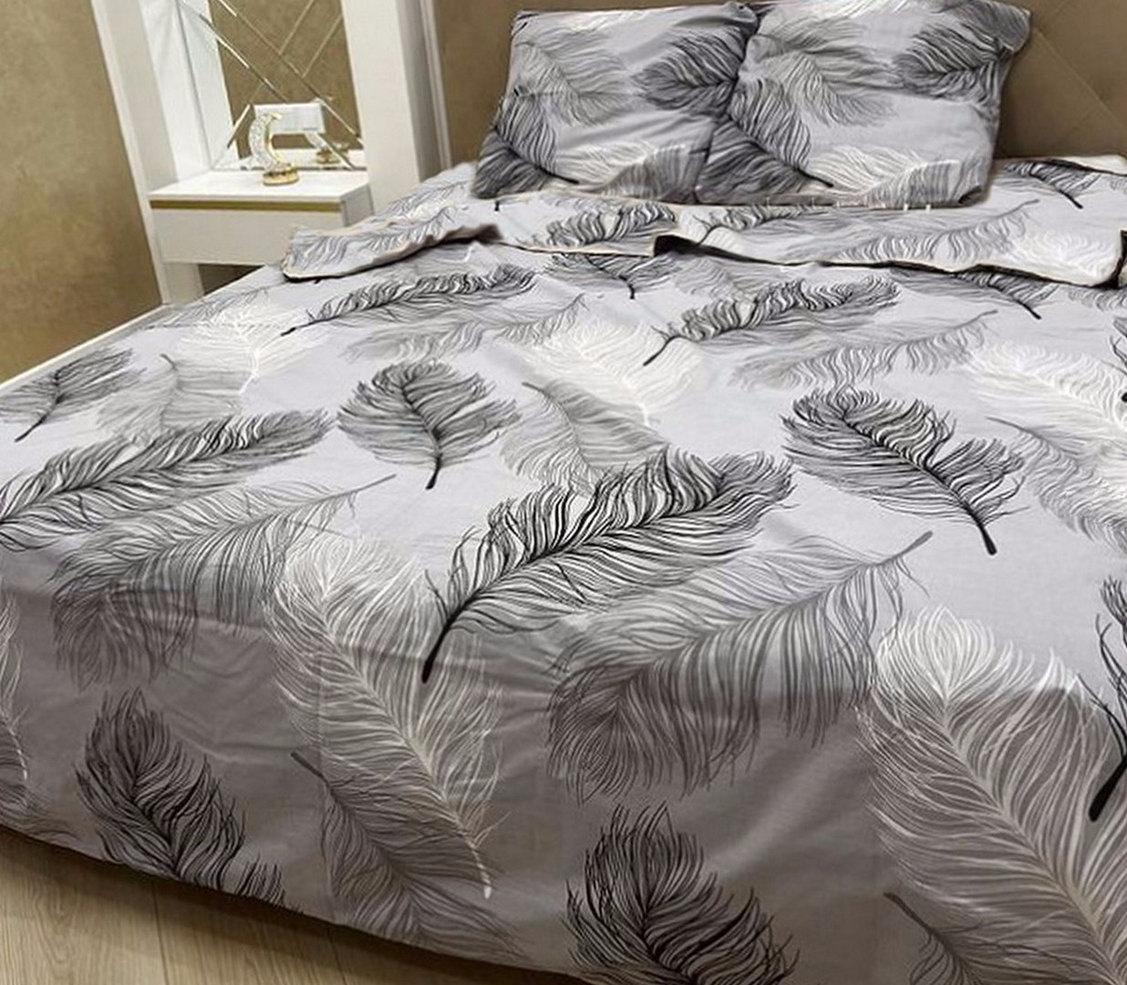 Полуторний комплект з простирадлом на резинці 100х190х20, принт: Лебедині пера