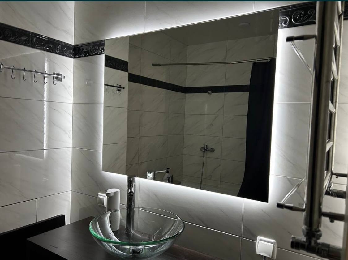 Дзеркало led-21 з підсвіткою 50х70 см