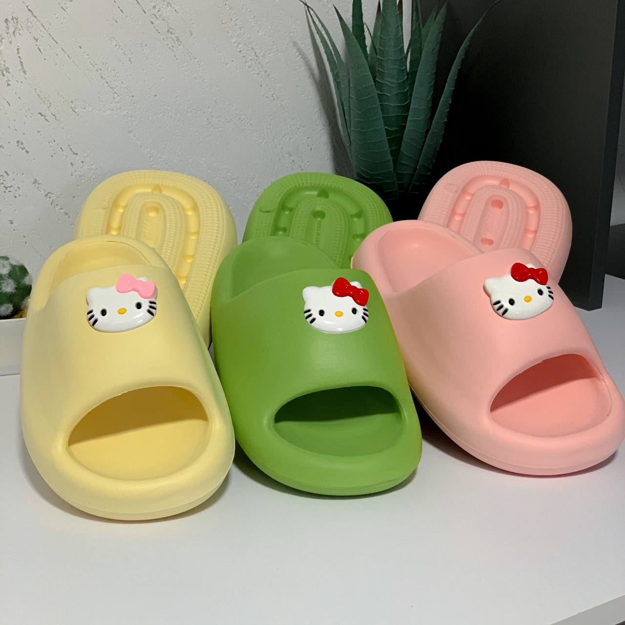 Тапки шльопанці hello kitty милі на літо вуличні та домашні