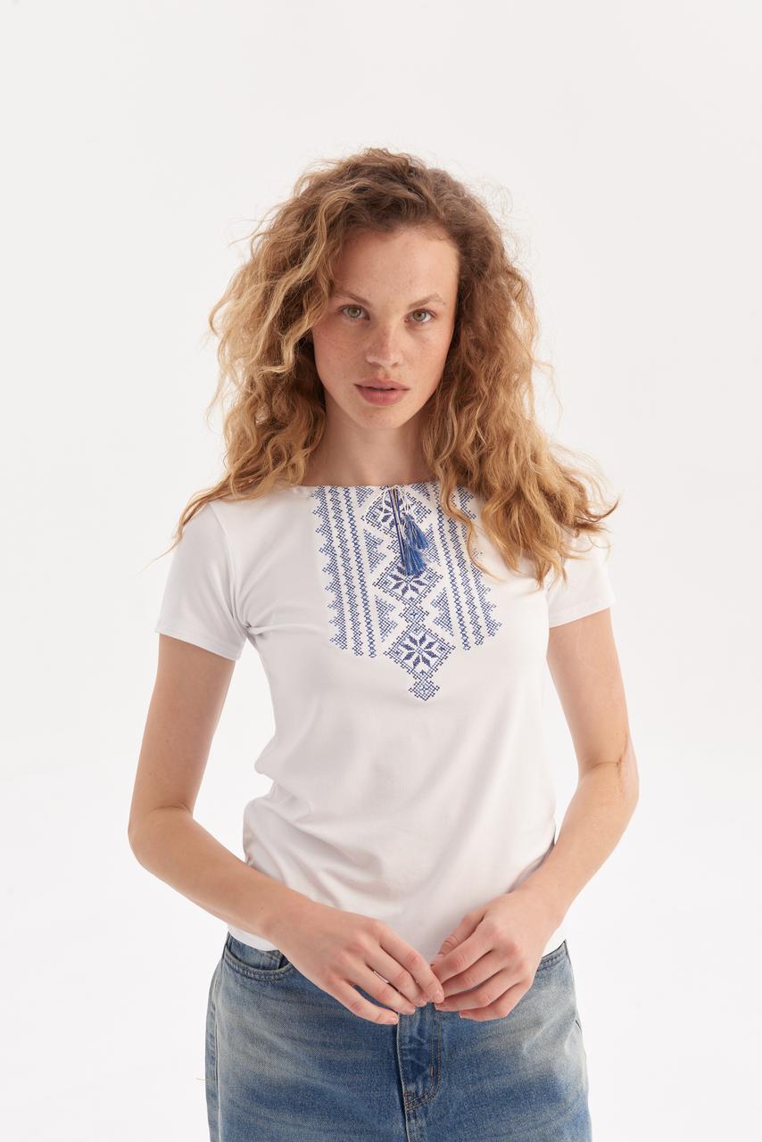Вишита жіноча футболка "Гуцулка"