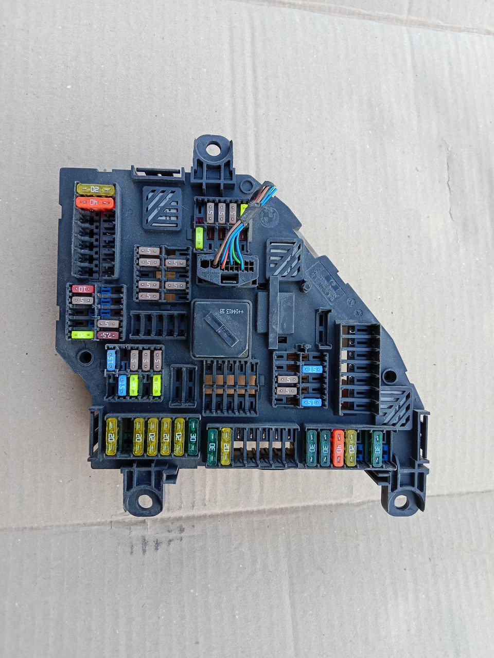 Блок запобіжників bmw f10 f25 1670498