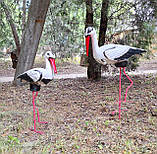 Садові фігури пара лелек - садовий декор з кераміки на металевих лапках, фото 2