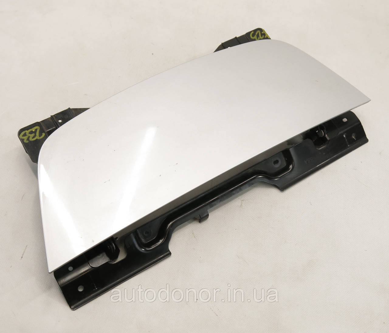Лючок зарядного порту (блакитний) Nissan Leaf ZE1 (18-) 65710-5SA2A
