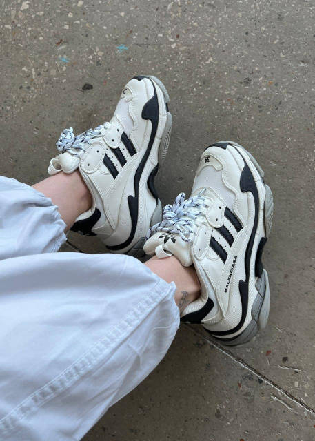 Adidas comme balenciaga hotsell