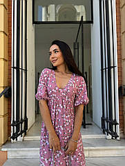 Легке жіноче плаття NOBILITAS 42-56 пудрового кольору в крупну квітку