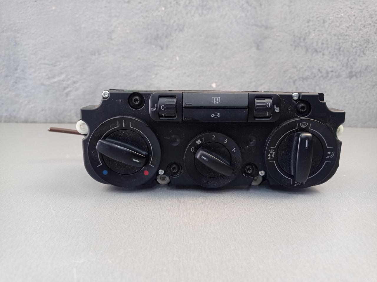 Блок керування пічкою та кондиціонером VW Caddy III 1T2819045B